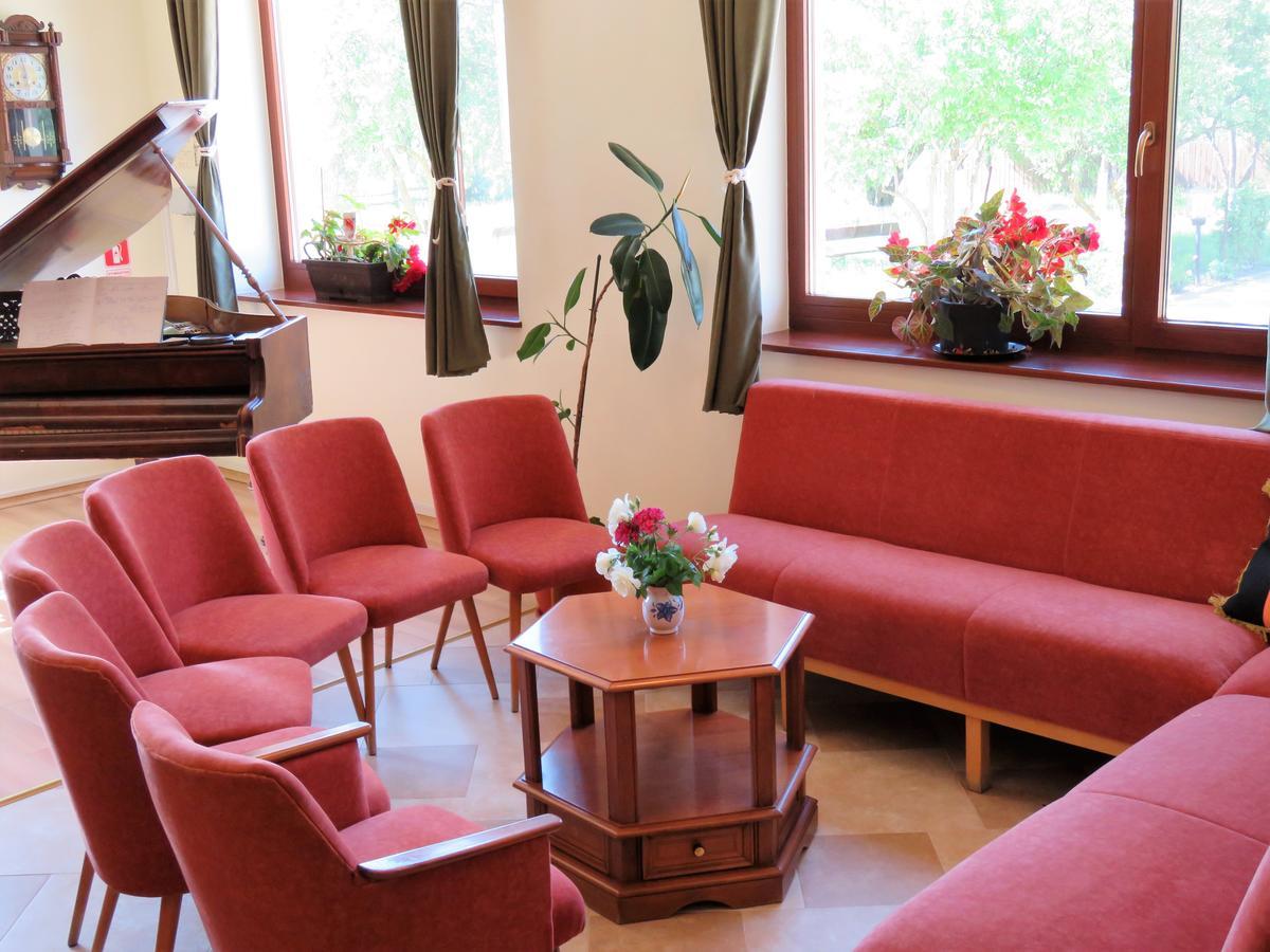Bed and Breakfast Kolpinghaus Карансебеш Экстерьер фото